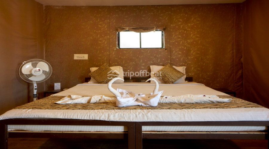 vijay-villas-heritage-mandvi-beach-gujarat-room%20(3)-book-best-offbeat-resorts-tripoffbeat