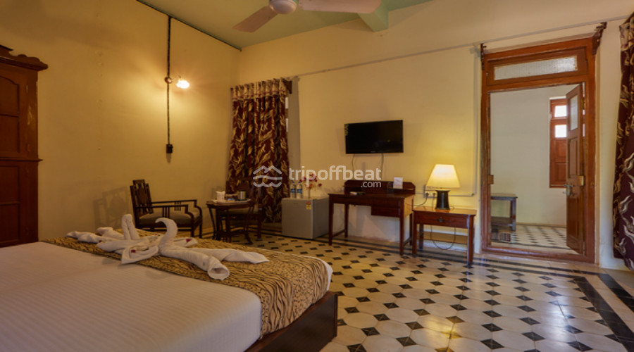vijay-villas-heritage-mandvi-beach-gujarat-room%20(9)-book-best-offbeat-resorts-tripoffbeat