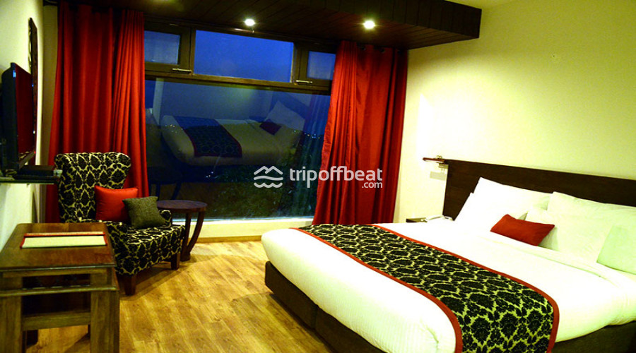 Woodsmoke-Shoghi-Himachalpradesh-room%20(3)-book-best-offbeat-resorts-tripoffbeat