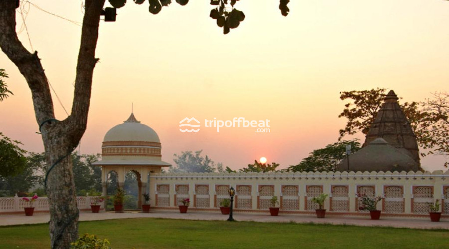 Amar%20Mahal-Orchha-Madhya%20Pradesh-Resort%20(1)-book-best-offbeat-resorts-tripoffbeat