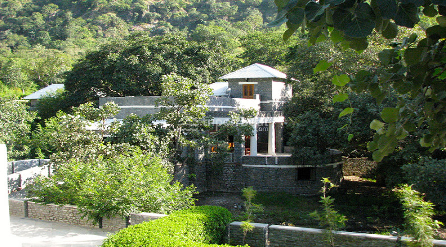 the-mountbatten-lodge-ranakpur-rajasthan-resort-001-book-best-offbeat-resorts-tripoffbeat