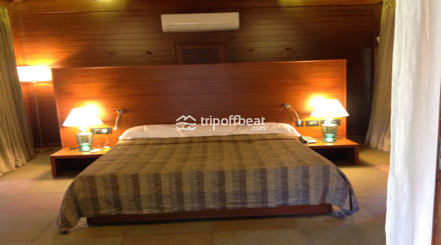aashyana-lakhanpal-bardez-goa-room-cottages-bedroom1-book-best-offbeat-resorts-tripoffbeat