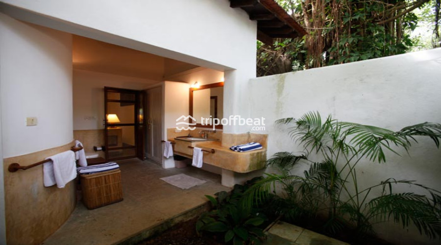 aashyana-lakhanpal-bardez-goa-room-leo-double-washroom-book-best-offbeat-resorts-tripoffbeat