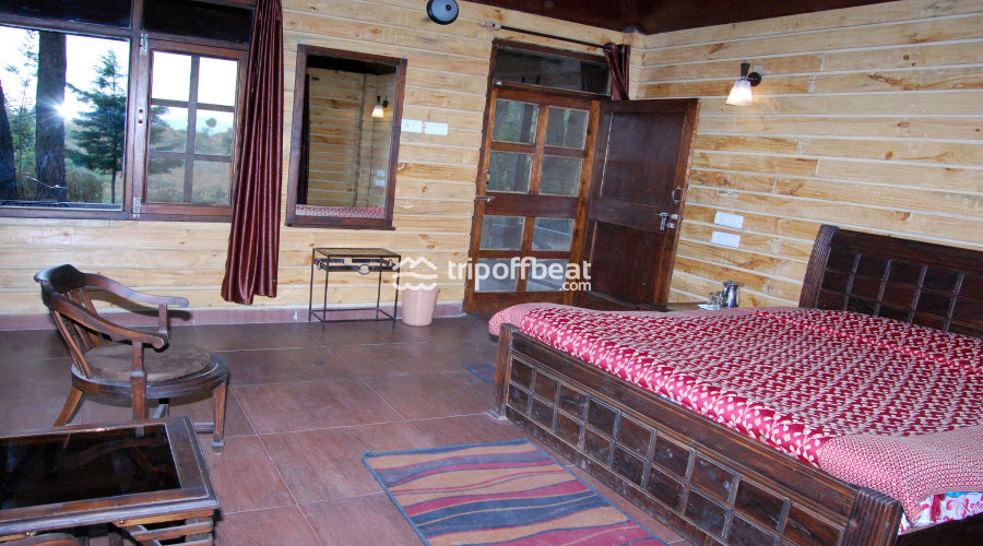 Parkwoods-Shoghi-Himachalpradesh-room%20(3)-book-best-offbeat-resorts-tripoffbeat